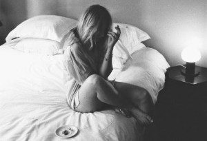 LBF femme lit triste