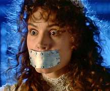 LBF femme avec plaque sur bouche