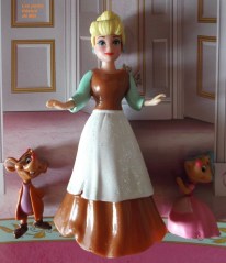 Cendrillon barbie servante